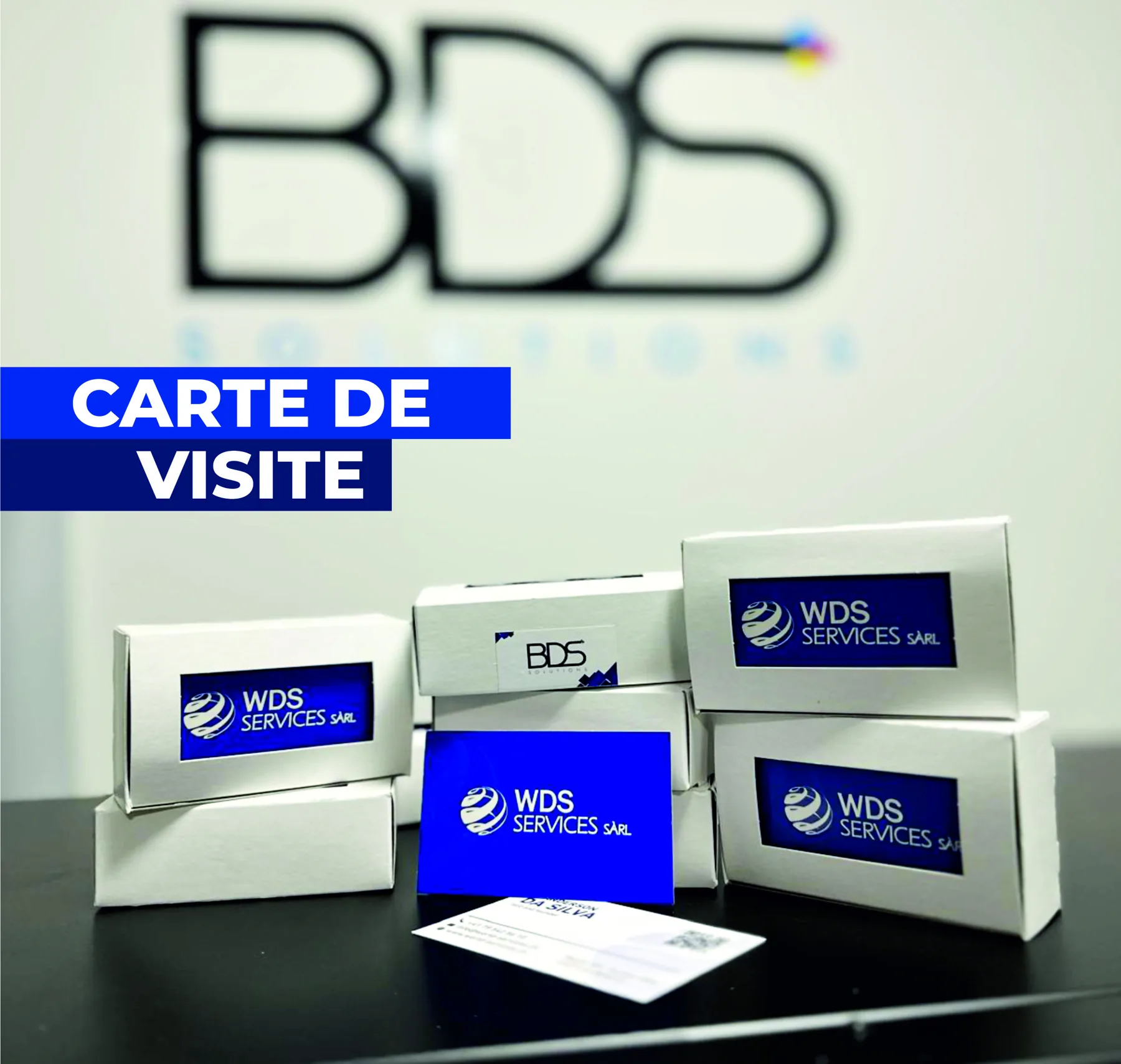 Cartes de visite imprimées et mises en boîte